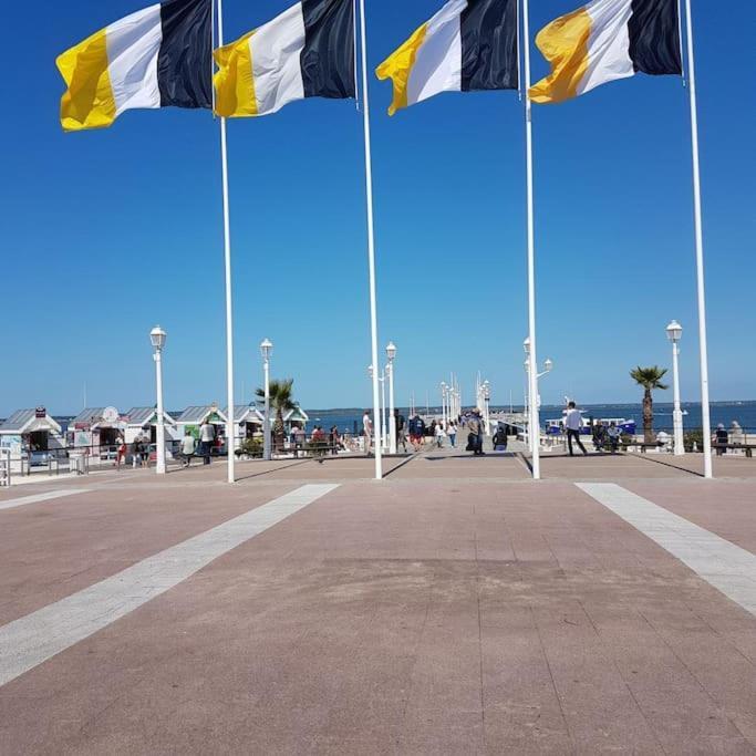 Appartement les pieds dans l eau accès direct plage Pereire, Parking gratuit ,WIFI Arcachon Extérieur photo